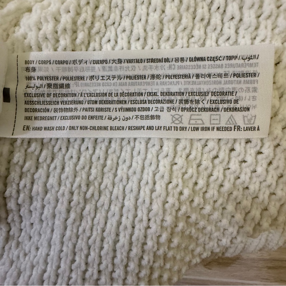 Hollister Women’s White Textured Knit Mock Neck Sweater — Size L - Picture 7 of 8